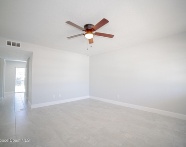 230 W Towne Place E - Photo Thumbnail 1