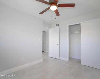 230 W Towne Place E - Photo Thumbnail 4
