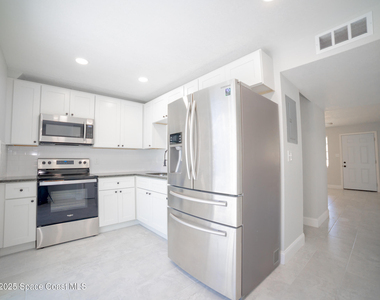 230 W Towne Place E - Photo Thumbnail 2