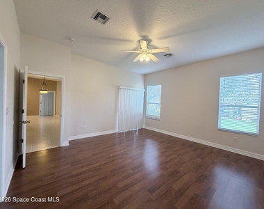1051 Meadowbrook Road Ne - Photo Thumbnail 8