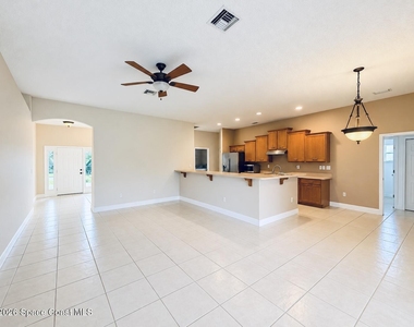1051 Meadowbrook Road Ne - Photo Thumbnail 5
