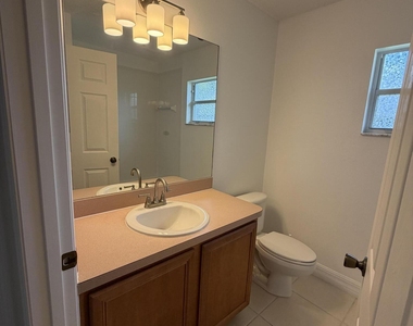 1051 Meadowbrook Road Ne - Photo Thumbnail 13
