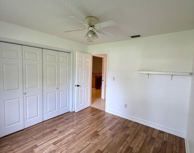 1051 Meadowbrook Road Ne - Photo Thumbnail 11