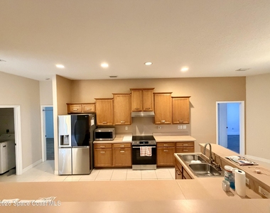 1051 Meadowbrook Road Ne - Photo Thumbnail 7