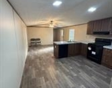 202 W Austin Street - Photo Thumbnail 5