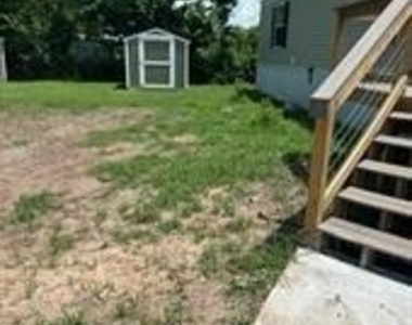 202 W Austin Street - Photo Thumbnail 8