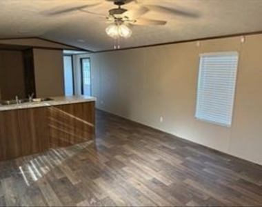 202 W Austin Street - Photo Thumbnail 6