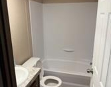 202 W Austin Street - Photo Thumbnail 2