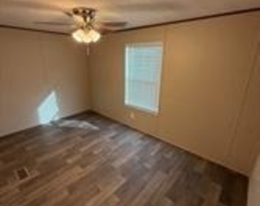202 W Austin Street - Photo Thumbnail 4