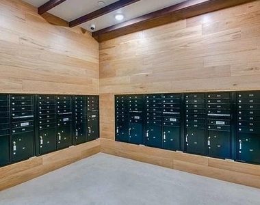 2232 Empire Central Drive - Photo Thumbnail 17
