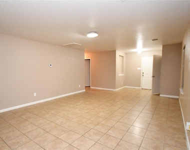 6618 Hawthorne Falls Lane - Photo Thumbnail 9