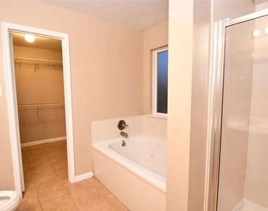 6618 Hawthorne Falls Lane - Photo Thumbnail 26