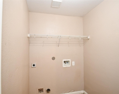 6618 Hawthorne Falls Lane - Photo Thumbnail 17