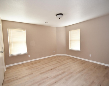 6618 Hawthorne Falls Lane - Photo Thumbnail 33