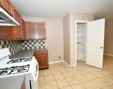 6618 Hawthorne Falls Lane - Photo Thumbnail 5