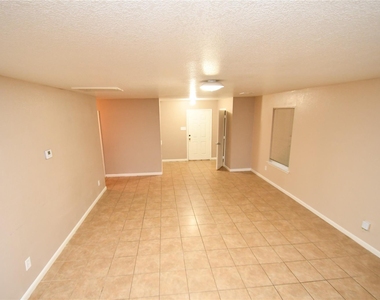 6618 Hawthorne Falls Lane - Photo Thumbnail 7