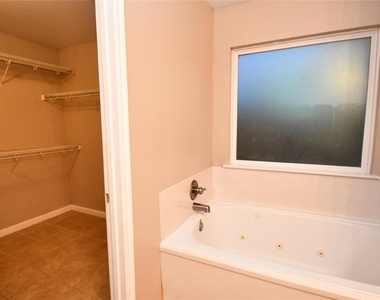 6618 Hawthorne Falls Lane - Photo Thumbnail 23