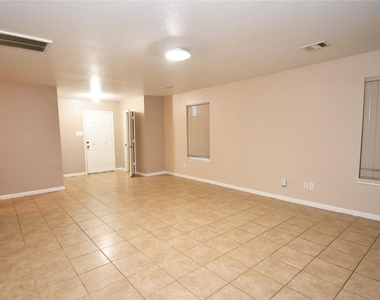 6618 Hawthorne Falls Lane - Photo Thumbnail 8