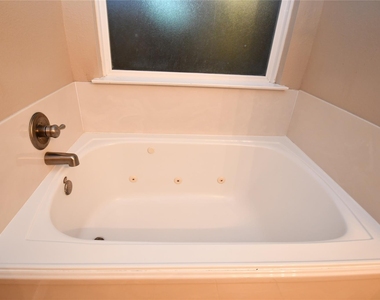 6618 Hawthorne Falls Lane - Photo Thumbnail 28
