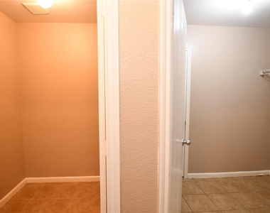 6618 Hawthorne Falls Lane - Photo Thumbnail 20