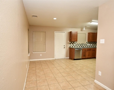 6618 Hawthorne Falls Lane - Photo Thumbnail 12