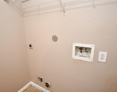 6618 Hawthorne Falls Lane - Photo Thumbnail 18