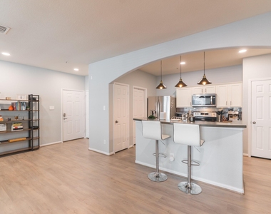 6607 Lake Woodlands Drive - Photo Thumbnail 4
