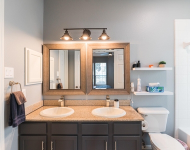 6607 Lake Woodlands Drive - Photo Thumbnail 11