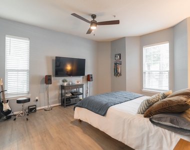 6607 Lake Woodlands Drive - Photo Thumbnail 9