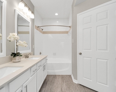 2222 Maroneal Street - Photo Thumbnail 6