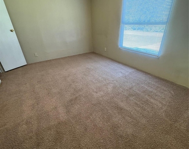 1405 B Street - Photo Thumbnail 10