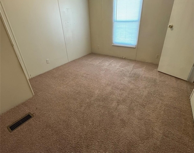1405 B Street - Photo Thumbnail 8