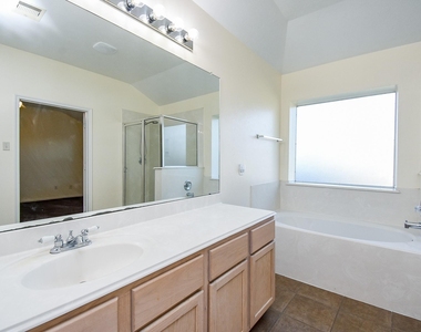 20802 Oak Rain Court - Photo Thumbnail 13