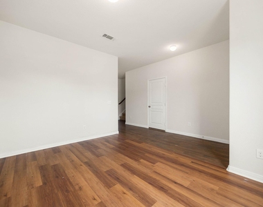6727 Dayridge Lane - Photo Thumbnail 8
