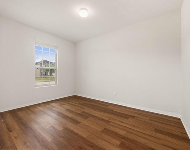 6727 Dayridge Lane - Photo Thumbnail 7
