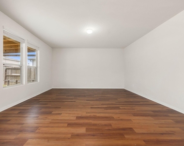 6727 Dayridge Lane - Photo Thumbnail 11