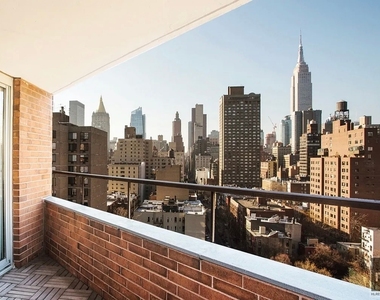 Second Avenue - Photo Thumbnail 1
