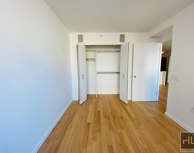 West 37th Street - Photo Thumbnail 3