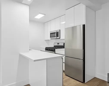West 58th Street - Photo Thumbnail 3
