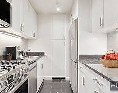 West 30th Street - Photo Thumbnail 2