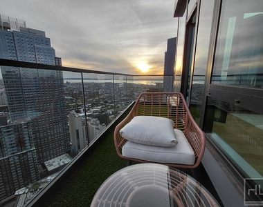 Rockwell Place - Photo Thumbnail 10