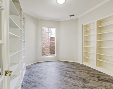 1515 Orchard Park Drive - Photo Thumbnail 3