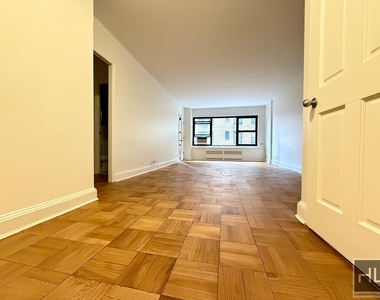 East 55 Street - Photo Thumbnail 2