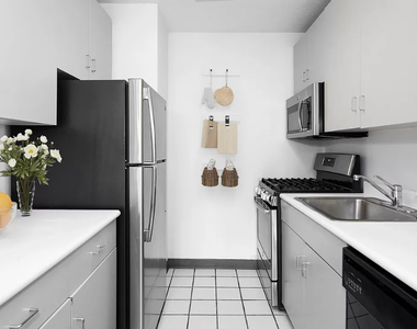 East 52nd Street - Photo Thumbnail 2