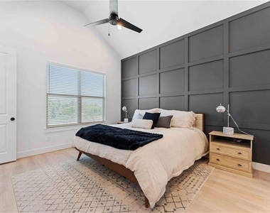 2524 Live Oak Street - Photo Thumbnail 14