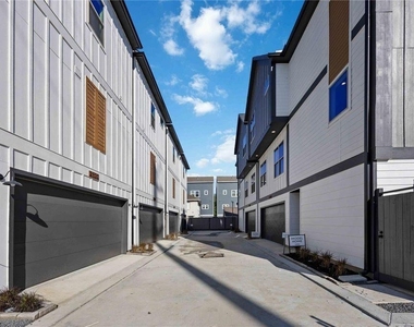 2524 Live Oak Street - Photo Thumbnail 23