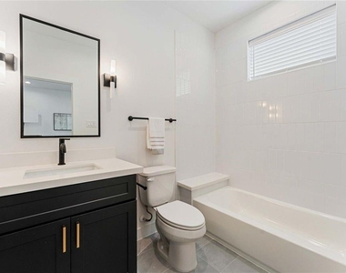 2524 Live Oak Street - Photo Thumbnail 4