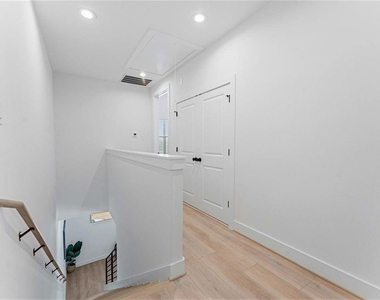 2524 Live Oak Street - Photo Thumbnail 13