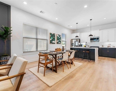 2524 Live Oak Street - Photo Thumbnail 10