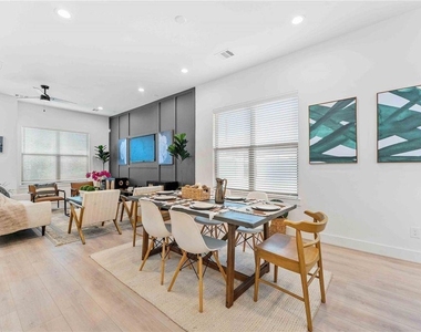 2524 Live Oak Street - Photo Thumbnail 5
